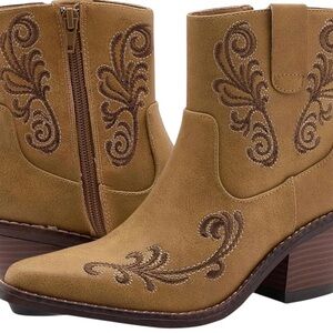 WOMEN SIZE 11 CANYON TRils.ioEmbroidered Tan Ankle Boots